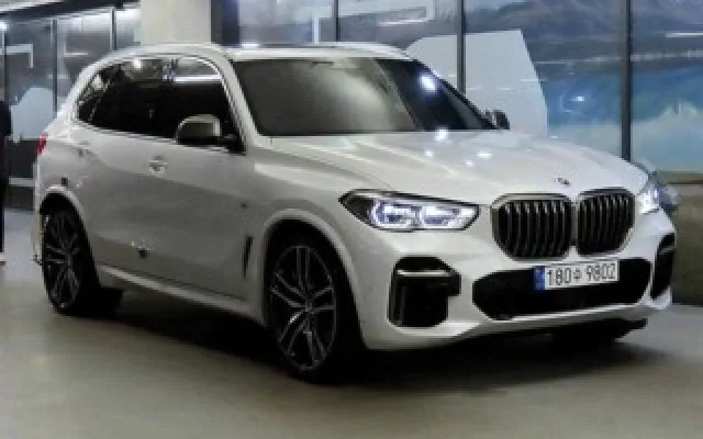 X5 (G05) M50i BMW 2022/05 40,698km
